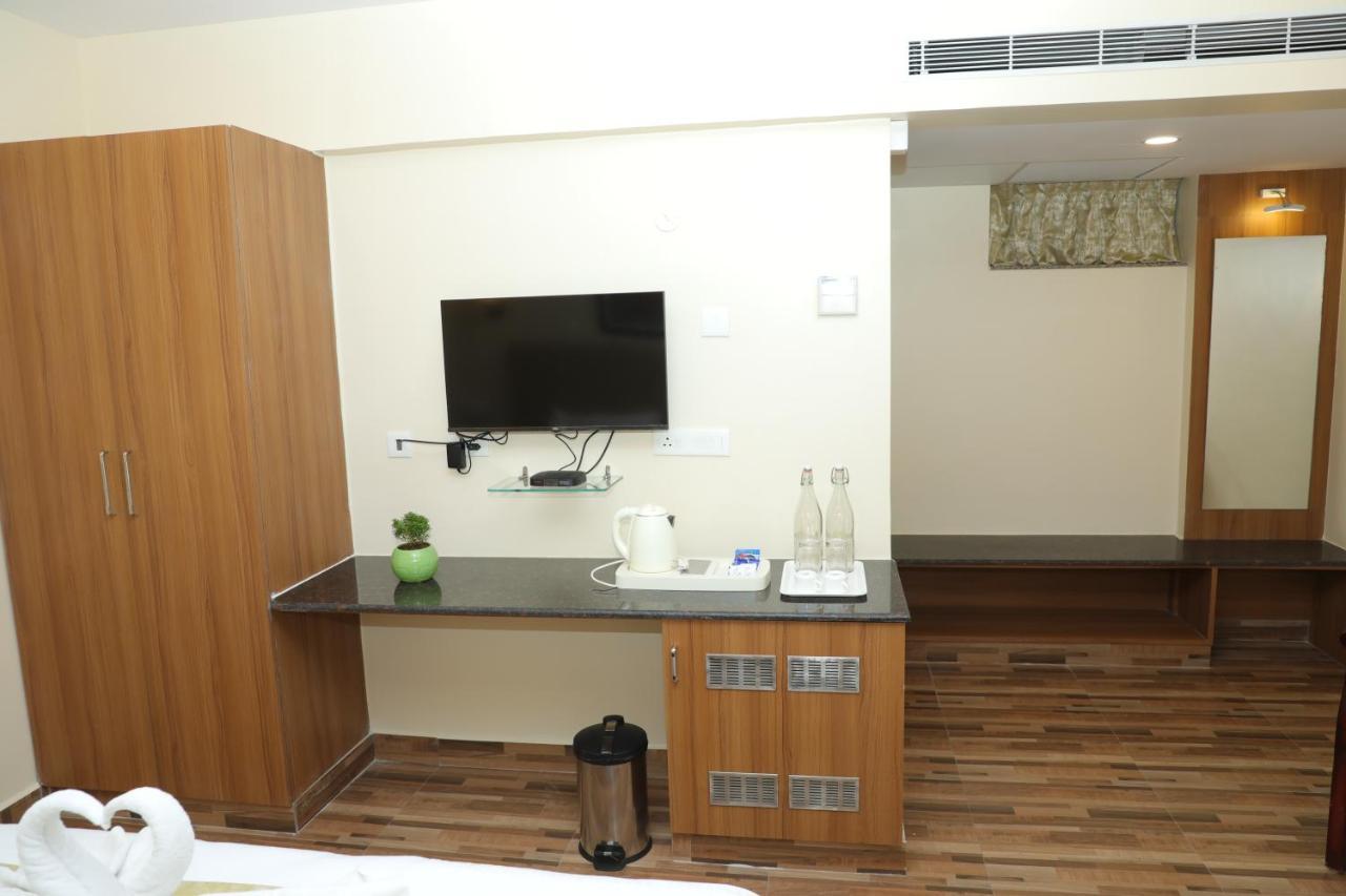 Gadiraju Palace Convention Centre & Hotel 비사카파트남 외부 사진