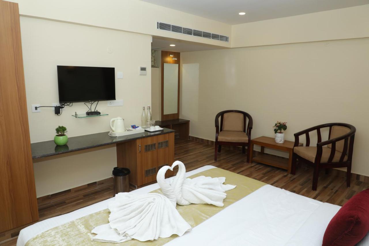 Gadiraju Palace Convention Centre & Hotel 비사카파트남 외부 사진