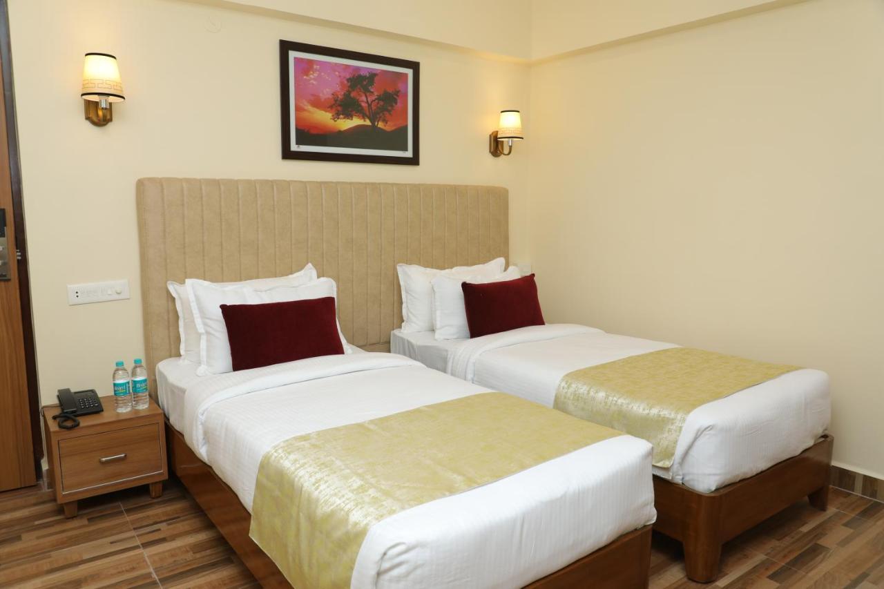 Gadiraju Palace Convention Centre & Hotel 비사카파트남 외부 사진