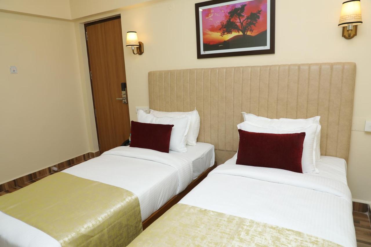 Gadiraju Palace Convention Centre & Hotel 비사카파트남 외부 사진
