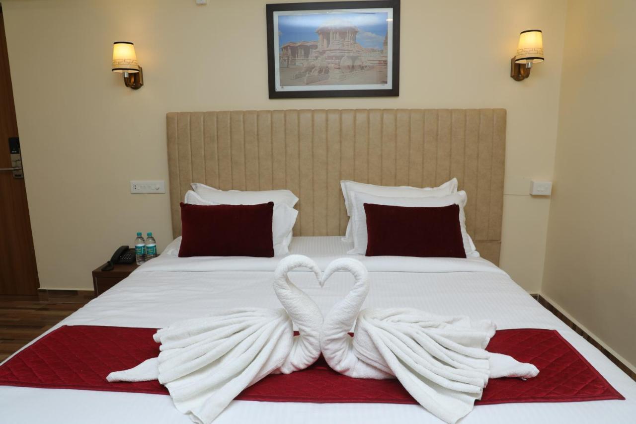 Gadiraju Palace Convention Centre & Hotel 비사카파트남 외부 사진