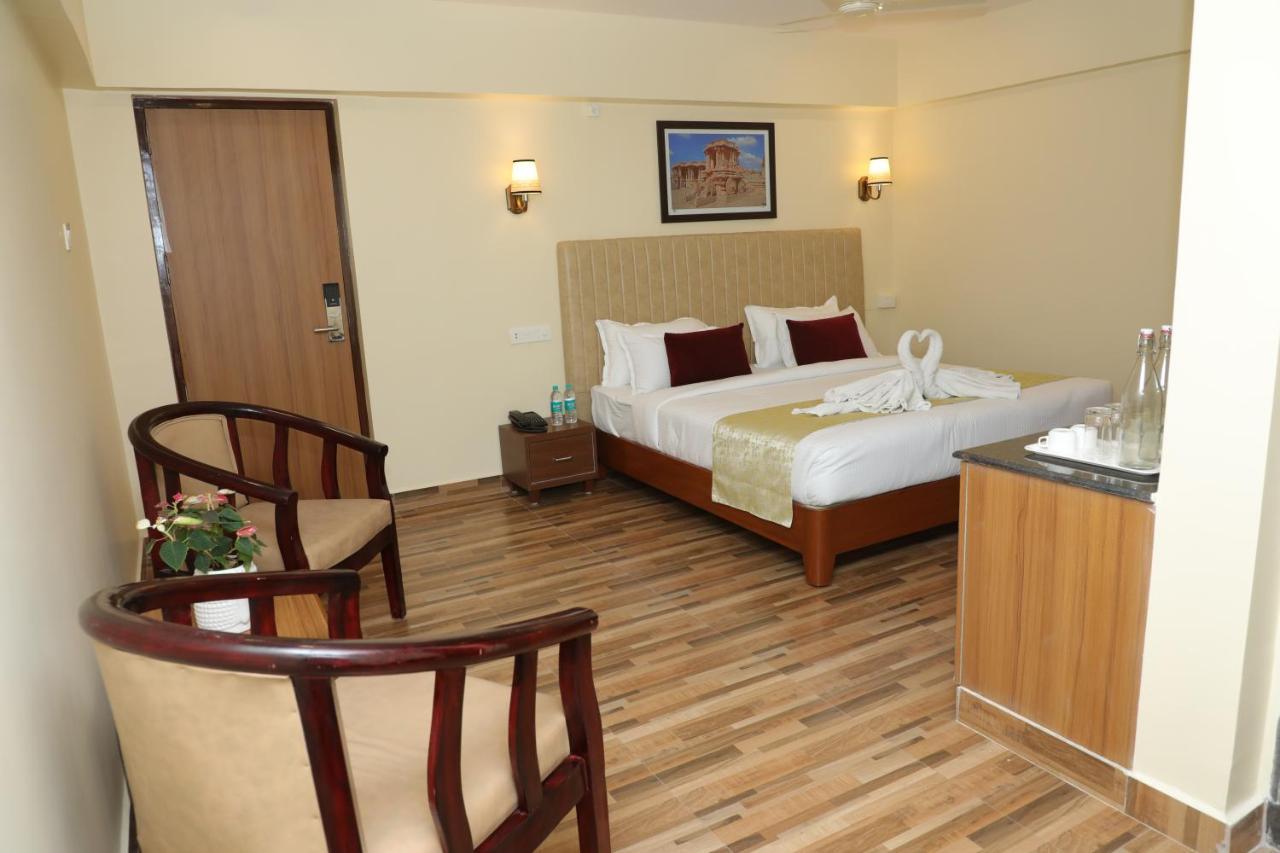 Gadiraju Palace Convention Centre & Hotel 비사카파트남 외부 사진