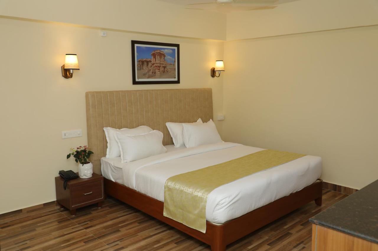 Gadiraju Palace Convention Centre & Hotel 비사카파트남 외부 사진