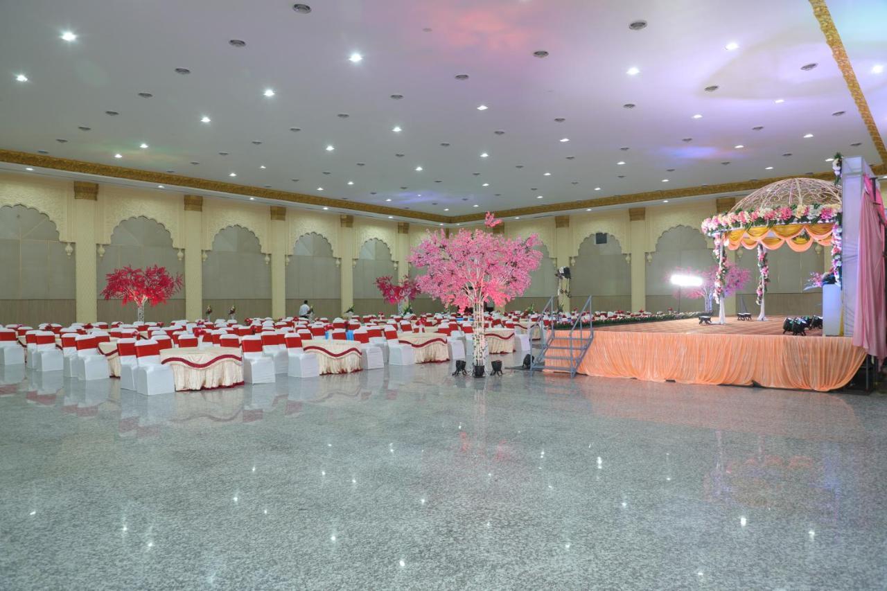 Gadiraju Palace Convention Centre & Hotel 비사카파트남 외부 사진