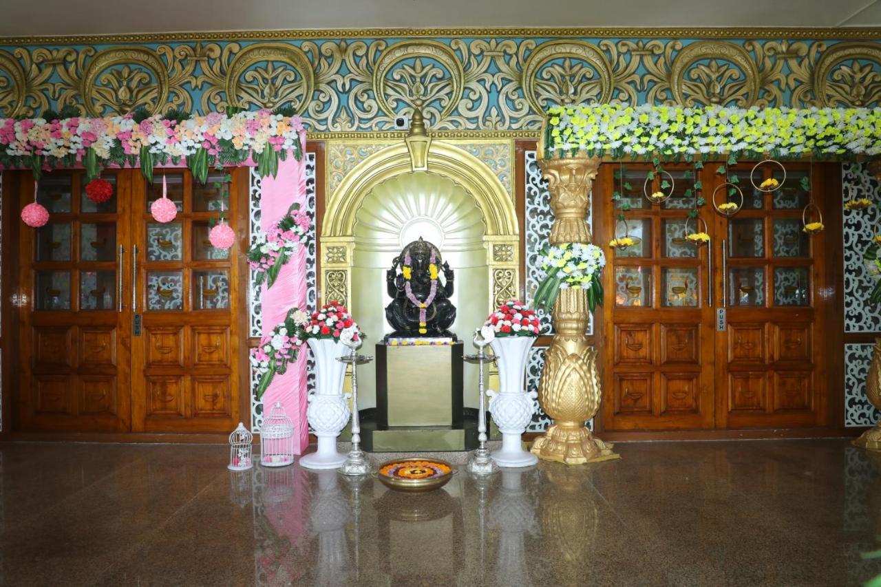Gadiraju Palace Convention Centre & Hotel 비사카파트남 외부 사진