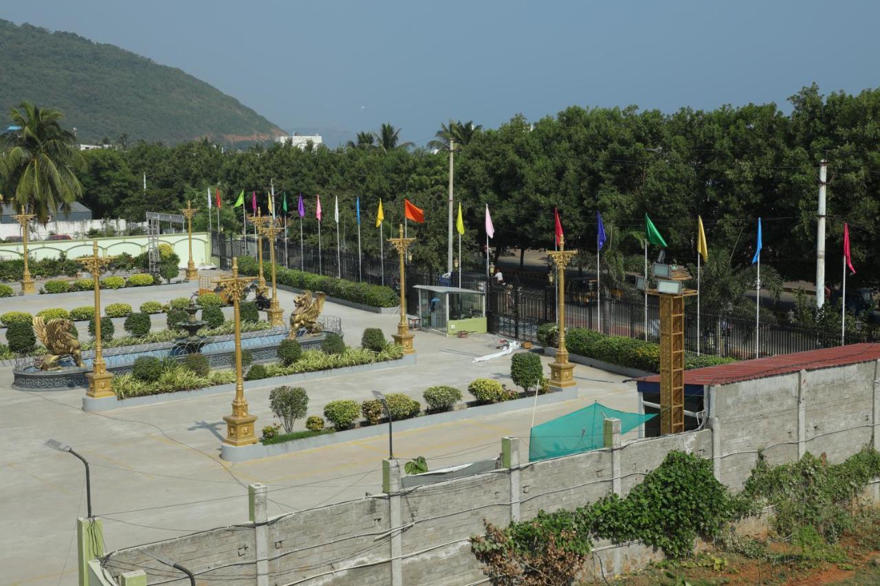 Gadiraju Palace Convention Centre & Hotel 비사카파트남 외부 사진