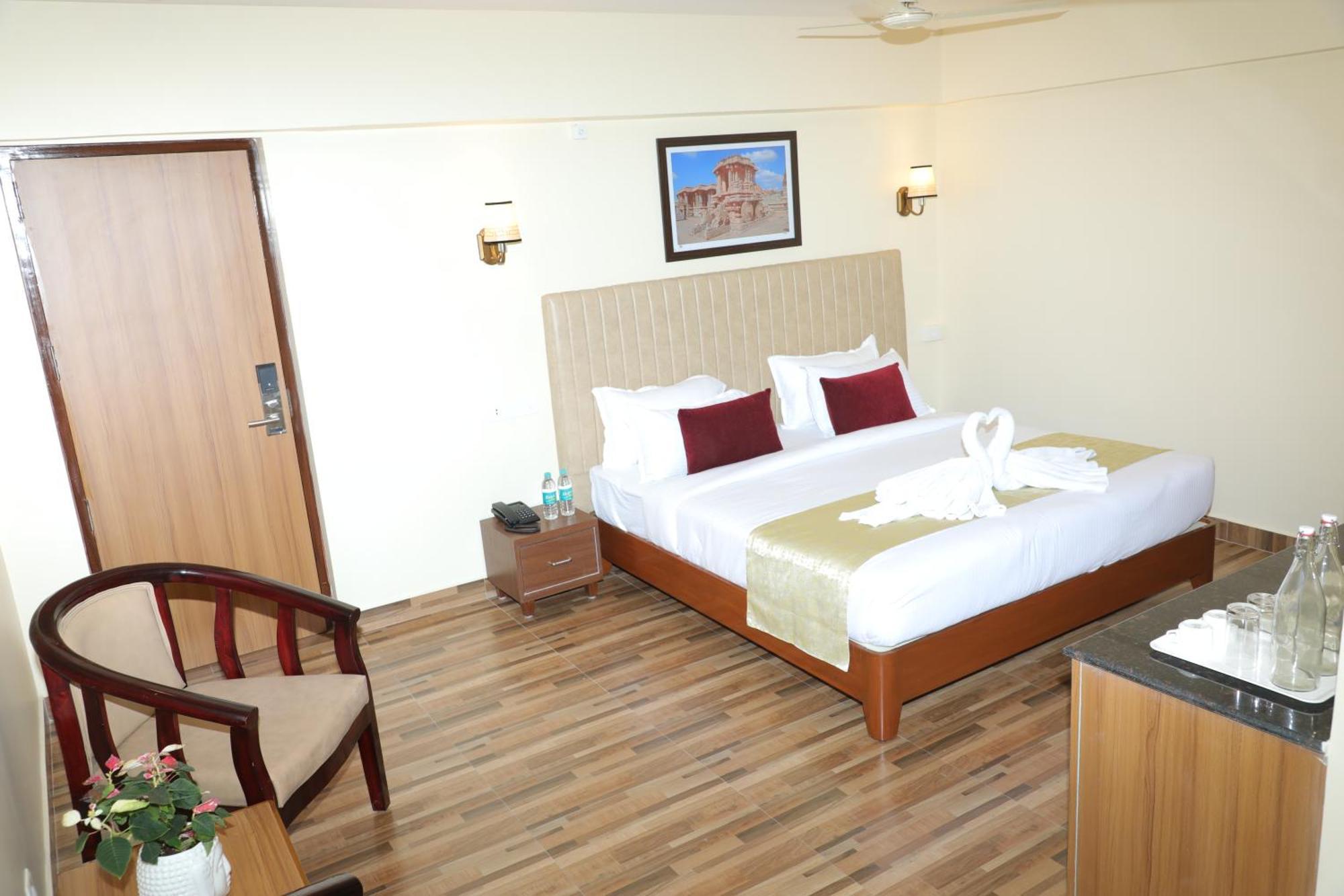 Gadiraju Palace Convention Centre & Hotel 비사카파트남 외부 사진